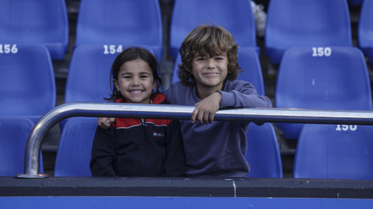 Más de 10.000 seguidores se dieron cita en Riazor para el amistoso de este viernes
