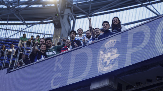 Más de 10.000 seguidores se dieron cita en Riazor para el amistoso de este viernes