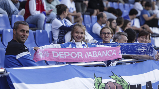 Más de 10.000 seguidores se dieron cita en Riazor para el amistoso de este viernes