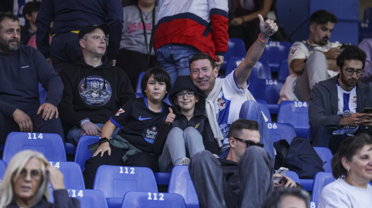 Más de 10.000 seguidores se dieron cita en Riazor para el amistoso de este viernes
