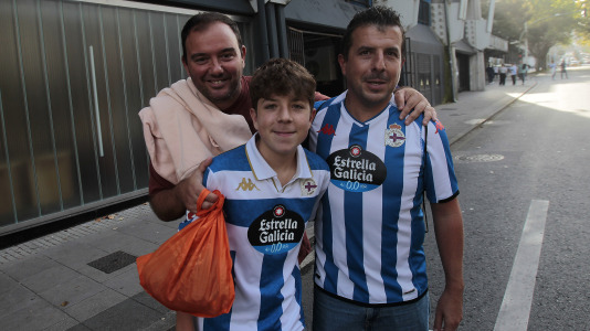 Más de 10.000 seguidores se dieron cita en Riazor para el amistoso de este viernes