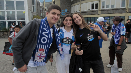 Más de 10.000 seguidores se dieron cita en Riazor para el amistoso de este viernes