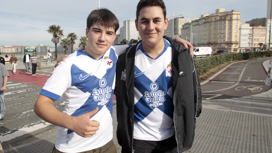 Más de 10.000 seguidores se dieron cita en Riazor para el amistoso de este viernes