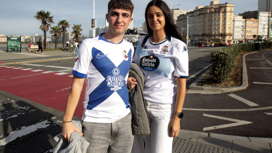 Más de 10.000 seguidores se dieron cita en Riazor para el amistoso de este viernes