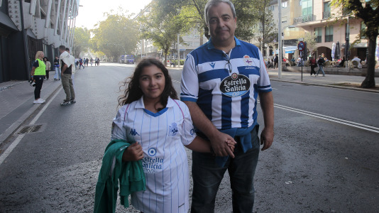 Más de 10.000 seguidores se dieron cita en Riazor para el amistoso de este viernes