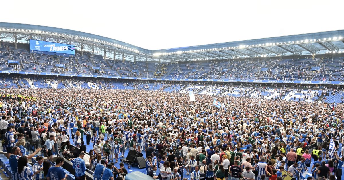 El Deportivo lamenta la invasión de campo en Riazor: 